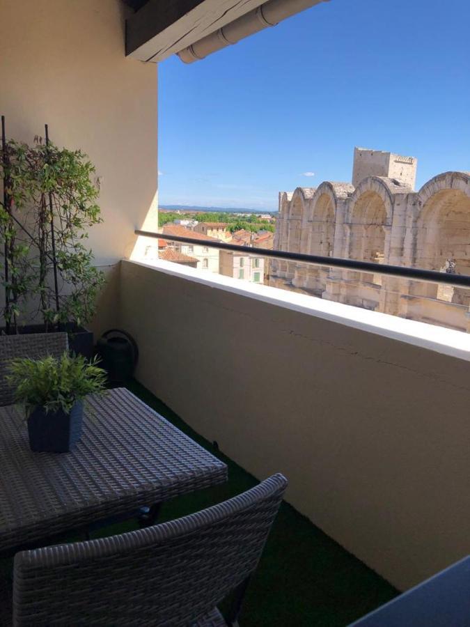 Studio climatisé avec balcon face aux arènes d'Arles Esterno foto