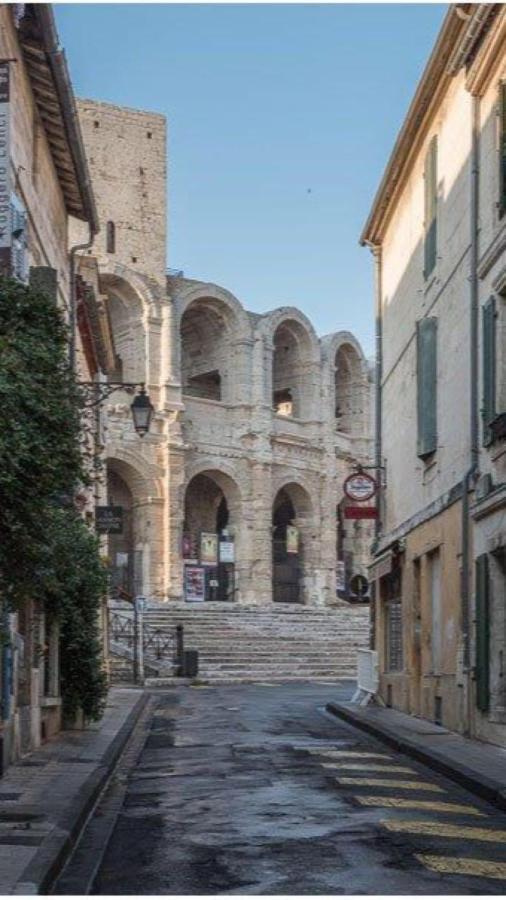 Studio climatisé avec balcon face aux arènes d'Arles Esterno foto